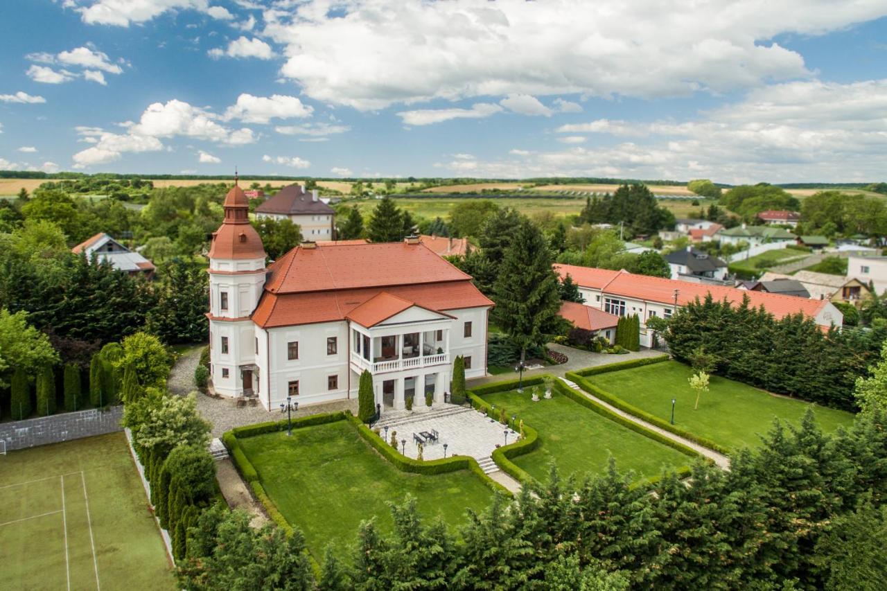 Am Kastiel Penzion Rimavska Sobota Exterior photo